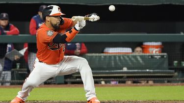 Orioles remontan y superan a Medias Rojas en la 10ma