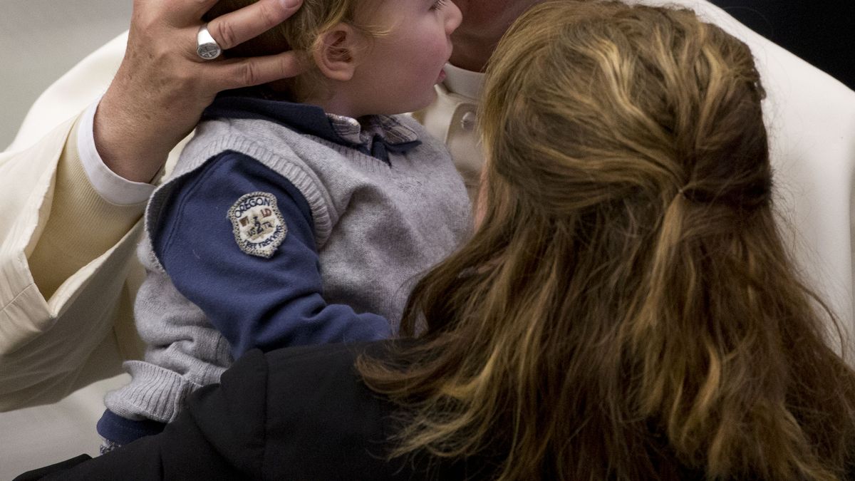 Alemania rechaza comentarios del papa sobre nalgadas