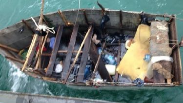 americateve | Su embarcación navegaba en medio de un fuerte oleaje e intensas rachas de viento tras el paso de un frente frío.