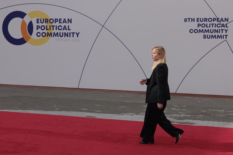 La primera ministra italiana Giorgia Meloni en una cumbre europea en Ereván, Armenia, el 4 de mayo del 2026. (AP foto/Anthony Pizzoferrato)