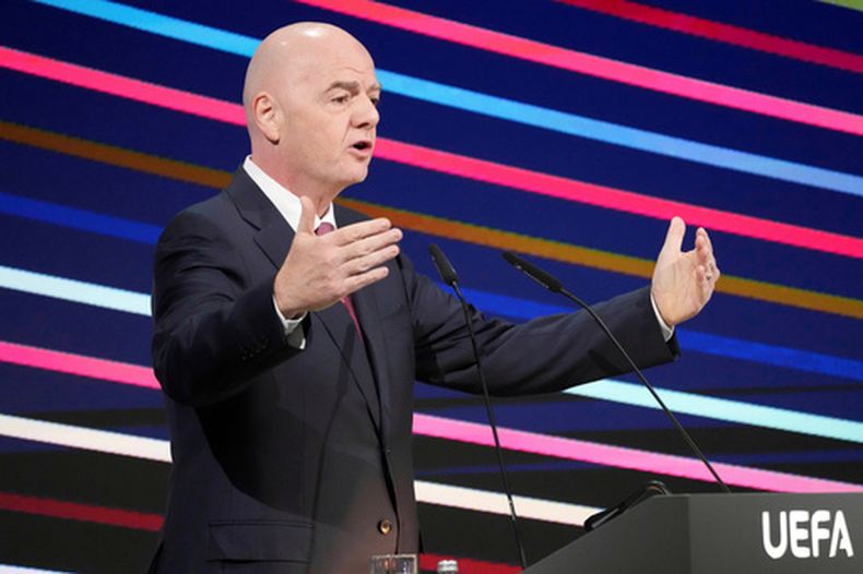 ARCHIVO - El presidente de la FIFA Gianni Infantino habla en el 49no Congreso ordinario de la UEFA en Belgrado, el 3 de abril de 2025 (AP foto/Darko Vojinovic, ARCHIVO)
