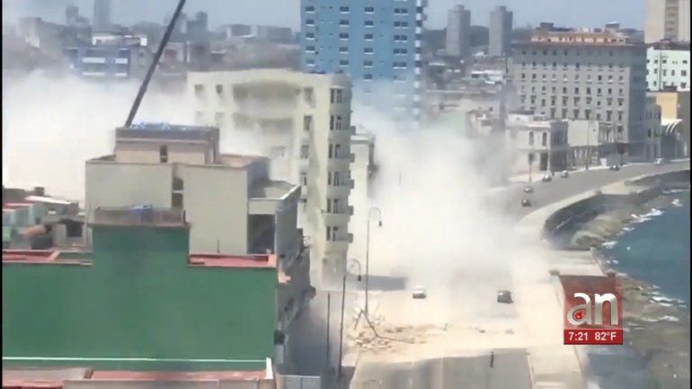 Las impactantes imágenes del derrumbe de dos edificios frente al malecón de La Habana