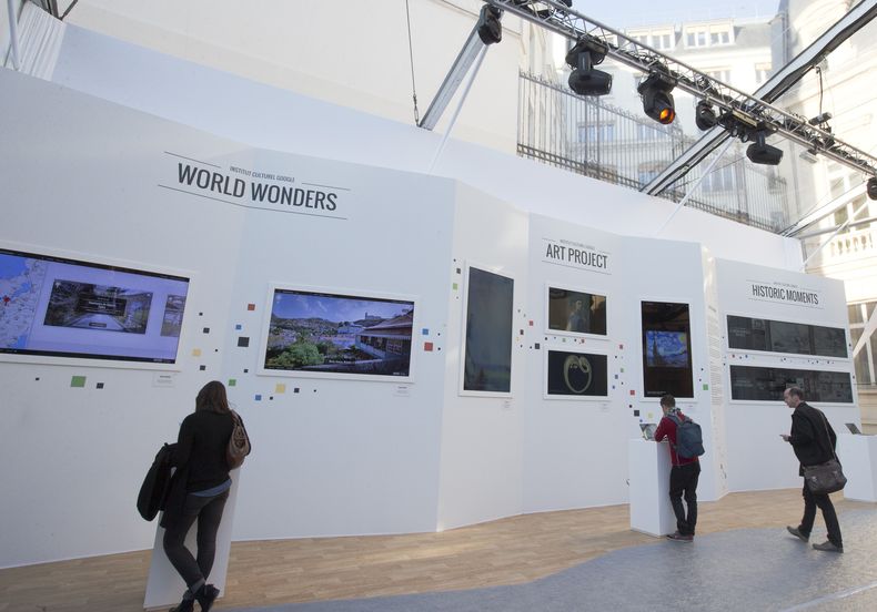 Reporteros durante la inauguraci&oacute;n del nuevo Lab del Instituto Cultural de Google en Par&iacute;s el martes 10 de diciembre de 2013. La ministra de cultura de Francia cancel&oacute; su asistencia a la inauguraci&oacute;n del centro en Par&iacute;s