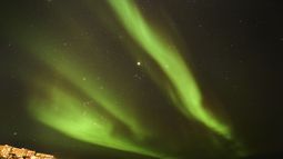 La aurora borealis en Nuuk, Groenlandia, el 17 de febrero del 2025. (AP foto/Emilio Morenatti)