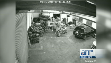 entran por la fuerza a un negocio y roban siete motocicletas
