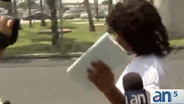 americateve | Ya están en libertad los padres que dejaron a sus pequeños dentro de un auto en el estacionamiento del casino de Hialeah para entrar a jugar.