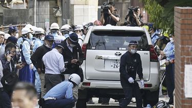 El vehículo al parecer involucrado en el atropellamiento de niños en Osaka, Japón, el 1 de mayo del 2025. (Kyodo News via AP)