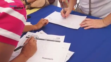 venezolanos presionan para que se recojan las firmas necesarias para activar el revocatorio contra maduro