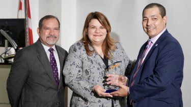 Premian a Jenniffer González por sus logros a favor de las comunidades desaventajadas