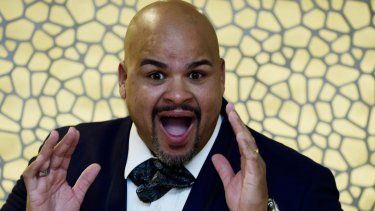 ali warrington se convertira en abuelo