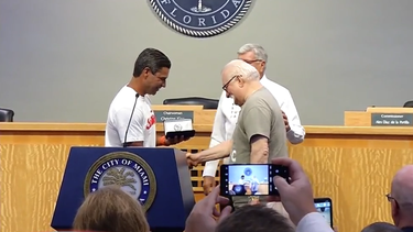 ex presidente de polonia recibe las llaves de la ciudad de miami