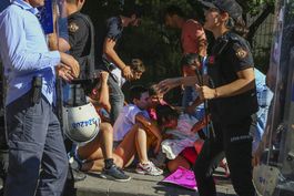policia reprime marcha de orgullo gay en turquia