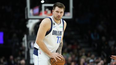 Sin Doncic, Dinwiddie anota 36 y Mavs vencen a Suns 99-95