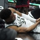 Giannis fija marca de asistencias con Bucks, pero se lastima