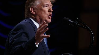 Trump arremete contra Twitter antes de “cumbre” de redes