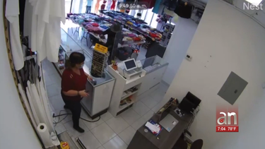 captado en camara el robo a una joyeria de la calle 8