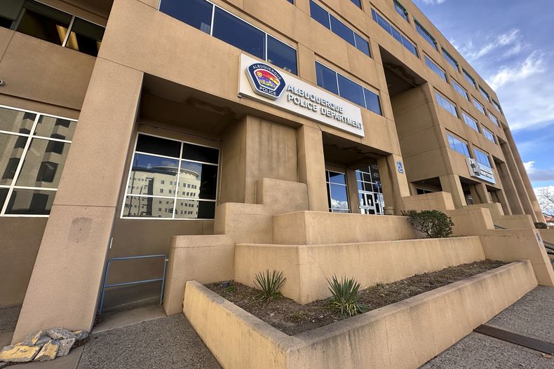 ARCHIVO - La comisaría central de Albuquerque se ve en la imagen el 2 de febrero de 2024, en Albuquerque, Nuevo México. (AP Foto/Susan Montoya Bryan, Archivo)