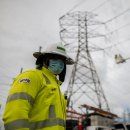 Hombre cae en pescaíto con llamada por factura de LUMA Energy