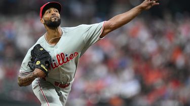 Cristopher Sánchez, de los Filis de Filadelfia, realiza un lanzamiento en el juego del sábado 1 de agosto de 2026 ante los Orioles de Baltimore (AP Foto/Nick Wass)