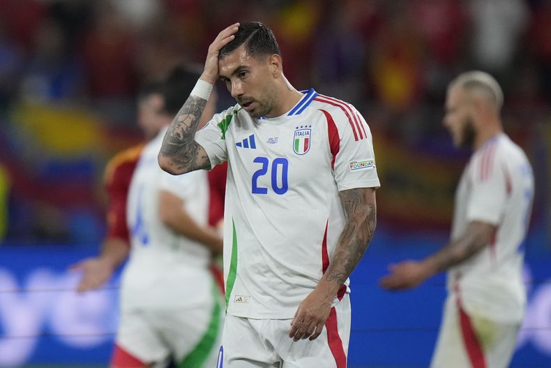 Mattia Zaccagni, de Italia, reacciona tras una jugada en el partido ante España, correspondiente al Grupo B de la Eurocopa, el jueves 20 de junio de 2024, en Gelsenkirchen, Alemania (AP Foto/Alessandra Tarantino)