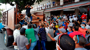 cancelan el proceso penal contra los artistas que protestaron el 11j frente al icrt