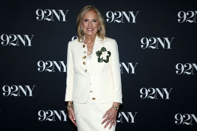 La educadora y ex primera pama de EEUU, Jill Biden, llega al centro cultural y comunitario 92NY para presentar su autobiografía, el martes 2 de junio de 2026, en Nueva York. (Foto de Andy Kropa/Invision/AP)