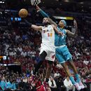 Strus anota 31; Heat derrota a decaídos Hornets