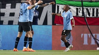 Uruguay zarandea a México y agrava dudas de Martino