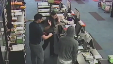 tras las rejas joven cubano acusado de robar en una tienda de videojuegos