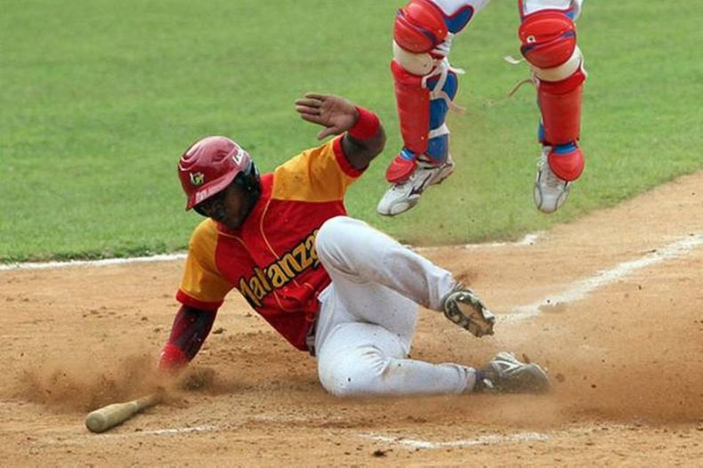 Yansai Montaner, pareja de Lázaro Herrera, confirma además que a la esposa de José Miguel Fernández 'la botaron embarazada para la calle, como si fuera una perra'.