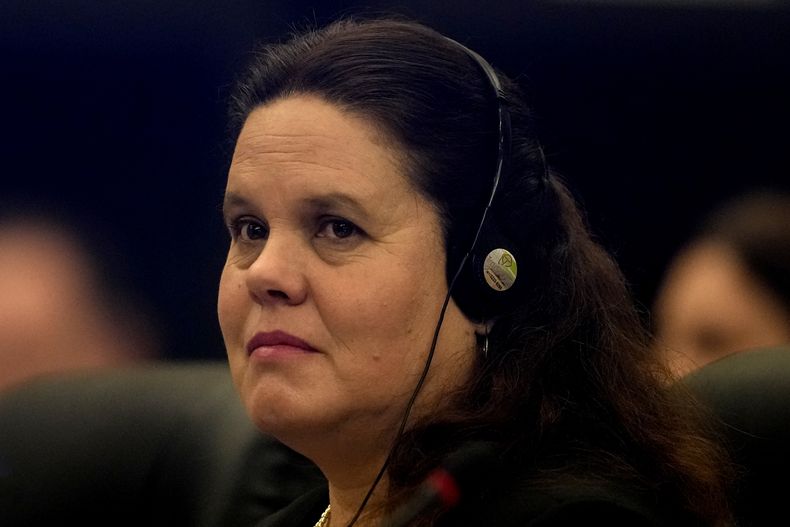 ARCHIVO - La ministra de Defensa de Chile, Maya Fernández Allende, asiste a la XV Conferencia de Ministros de Defensa de las Américas, en Brasilia, Brasil, el 26 de julio de 2022. (Foto AP/Eraldo Peres, Archivo)