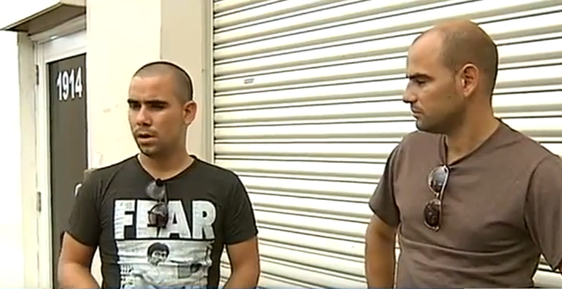 Ya parece tener solución el caso de unos hermanos cubanos que llegaron a Miami desde Ecuador y que estuvieron reclamando una ayuda en las afueras de un centro para refugiados en Miami.