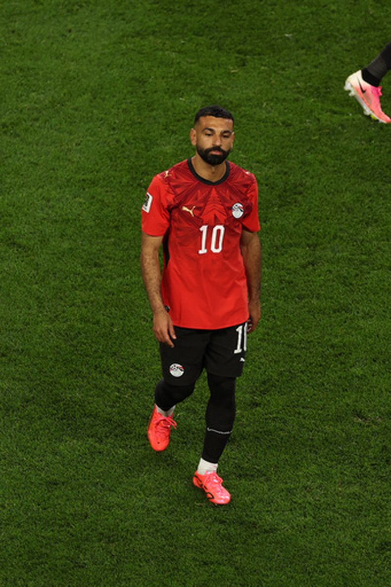 Mohamed Salah, de la selección de Egipto, se marcha de la cancha tras ser sustituido en el partido del Mundial ante Irán, el viernes 26 de junio de 2026 en Seattle (AP Foto/Maddy Grassy)