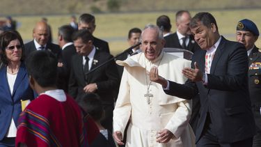 papa pide desde ecuador fortalecer a la familia