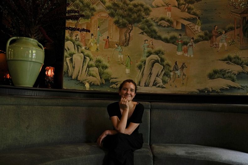 La chef mexicana Elena Reygadas posa para un retrato durante una entrevista en su restaurante Rosetta en la Ciudad de México el miércoles 26 de abril de 2023. Reygadas ganó el premio The Worlds Best Female Chef 2023 de la lista The Worlds 50 Best Restaurants a la mejor chef mujer del mundo. (Foto AP/Fernando Llano)