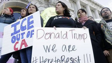 Planes de Trump entorpecerían futuro de jóvenes con DACA