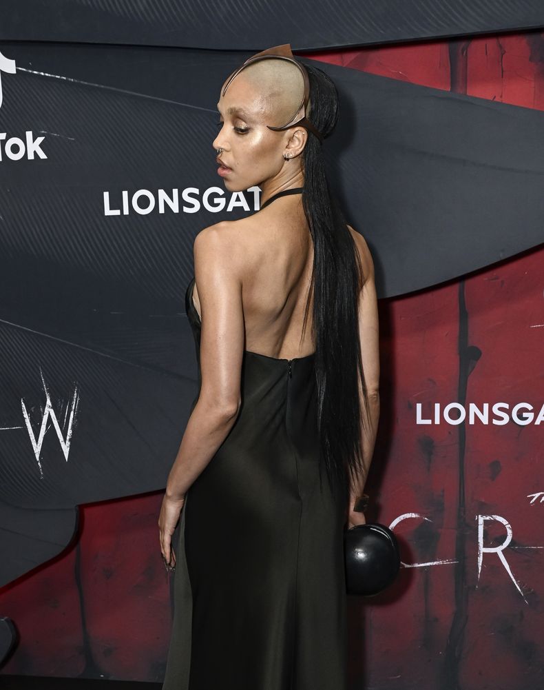 FKA twigs asiste al estreno mundial de The Crow en el Village East by Angelika el martes 20 de agosto de 2024 en Nueva York. (Foto Evan Agostini/Invision/AP)