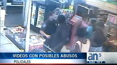 americateve | Cámaras de vigilancia captan posible abuso policial por parte de agentes de Miami Gardens