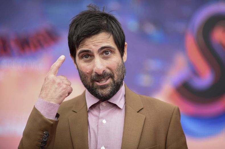Jason Schwartzman llega al estreno mundial de Spider-Man: Across The Spider-verse el martes 30 de mayo de 2023, en Regency Village Theatre en Los Angeles. (Foto Richard Shotwell/Invision/AP)