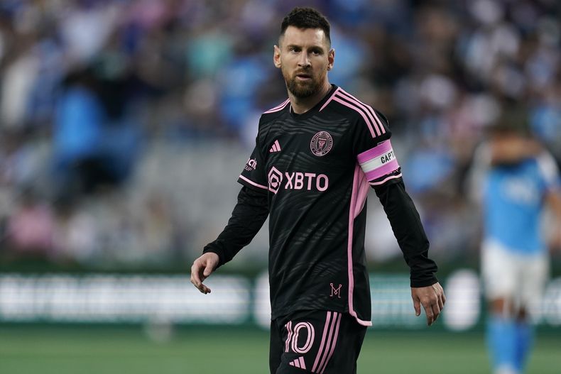 El argentino Lionel Messi, delantero del Inter Miami, durante el partido de la MLS ante Charlotte, el sábado 21 de octubre de 2023. (AP Foto/Erik Verduzco)