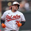 El venezolano Yohel Pozo, de los Orioles de Baltimore, recorre las bases luego de batear un jonrón ante los Angelinos de Los Ángeles, el jueves 6 de agosto de 2026 (AP Foto/Stephanie Scarbrough)