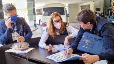 presidente maduro califica de espias a observadores electorales de la ue en venezuela