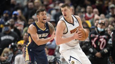 En gran noche de Jokic, Nuggets ganan en tiempo extra