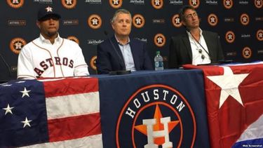 yulieski gurriel es presentado oficialmente por los astros