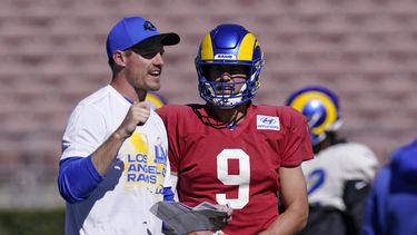 Vikings contratan como entrenador a coordinador de Rams