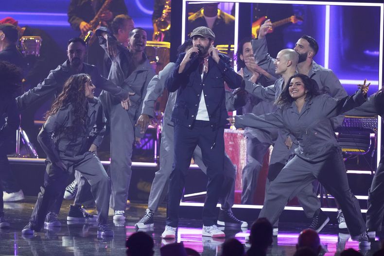 Juan Luis Guerra durante su presentación en la 25a entrega del Latin Grammy el jueves 14 de noviembre de 2024, en Miami. (Foto AP/Lynne Sladky)
