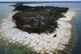 lago garda en italia cae a niveles historicamente bajos