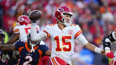 Chiefs se sostienen para vencer 34-28 a los Broncos