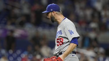Con ayuda de Freeman, Dodgers vencen a Marlins en 10 innings