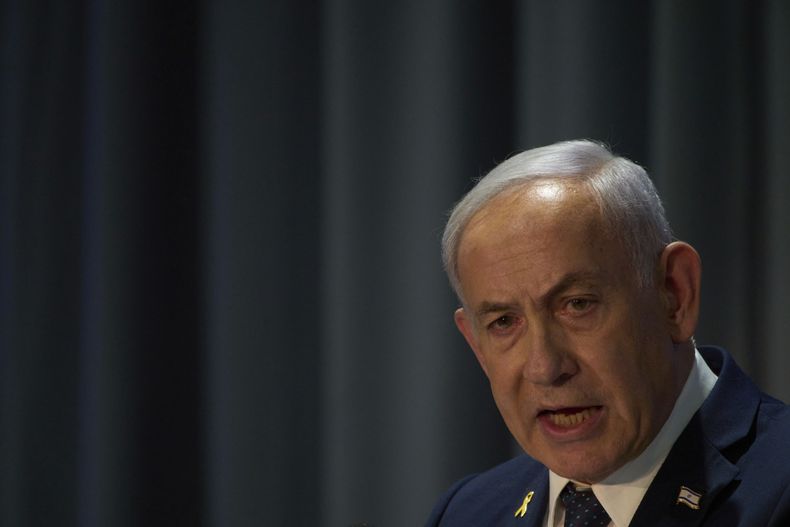 El primer ministro israelí Benjamin Netanyahu pronuncia un discurso durante la Conferencia Internacional para Combatir el Antisemitismo, el jueves 27 de marzo de 2025, en Jerusalén, Israel. (AP Foto/Leo Correa)